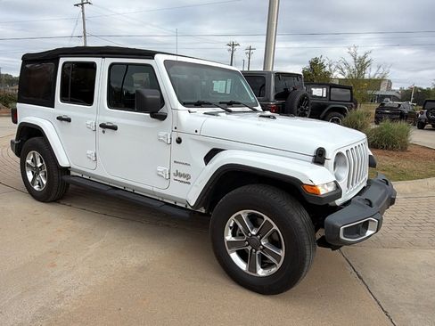 Used 2018 Jeep Wrangler Unlimited Sahara AWD/4WD image 5