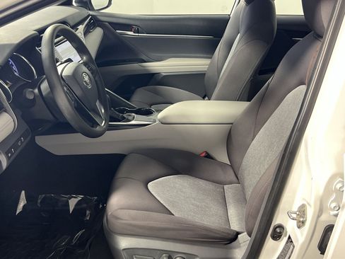 Used 2019 Toyota Camry LE FWD image 10