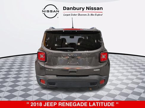 Used 2018 Jeep Renegade Latitude w/ Cold Weather Group AWD/4WD image 4