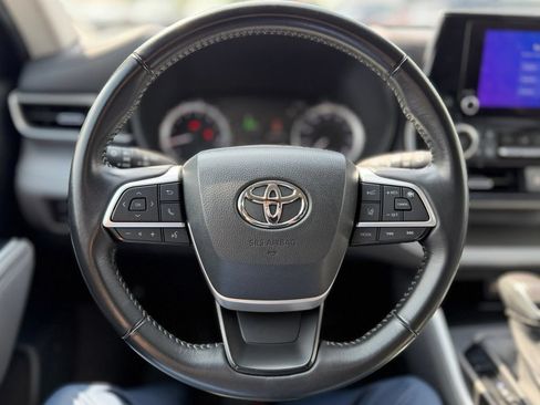 Used 2023 Toyota Highlander LE AWD/4WD image 8