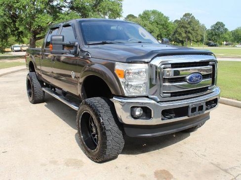 Used 2016 Ford F250 Lariat w/ Lariat Interior Package AWD/4WD image 4