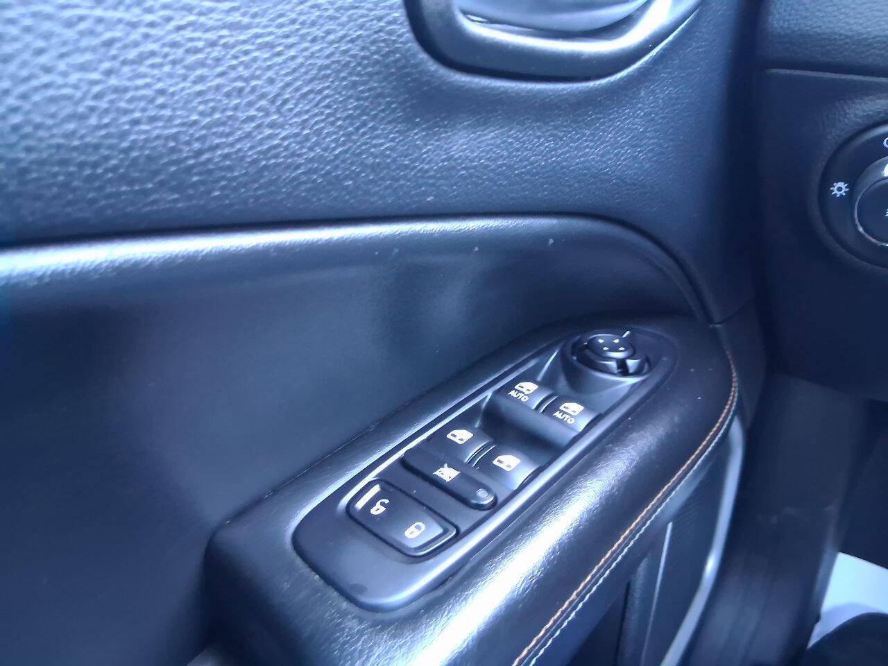 Used 2020 Jeep Compass Latitude AWD/4WD image 17