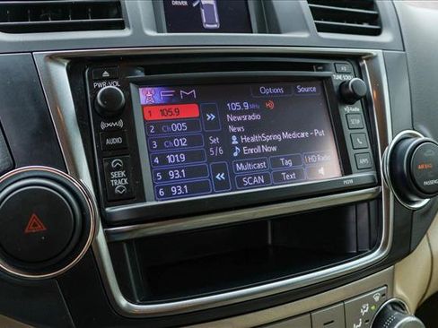 Used 2013 Toyota Highlander SE image 18