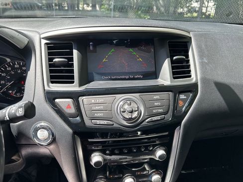 Used 2017 Nissan Pathfinder SV FWD image 19
