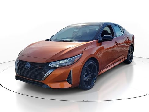 Used 2025 Nissan Sentra SR w/ SR Premium Package image 2