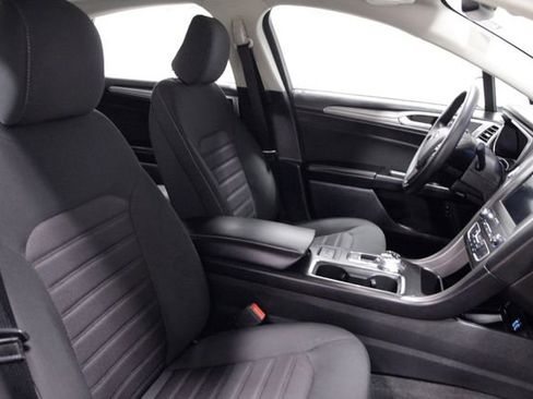 Used 2020 Ford Fusion SE image 13