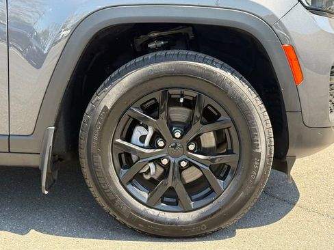 Used 2024 Jeep Grand Cherokee Altitude AWD/4WD image 18