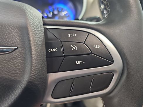 Used 2023 Chrysler Voyager LX FWD image 18