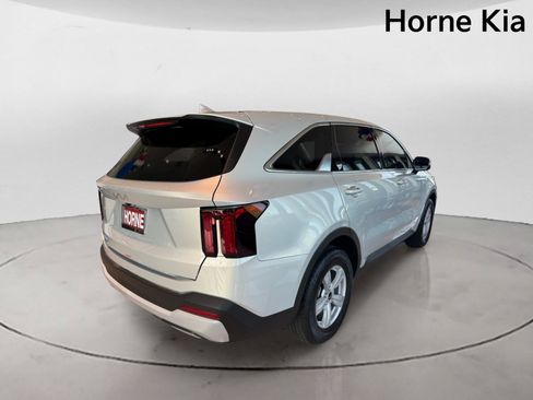New 2026 Kia Sorento LX FWD image 4