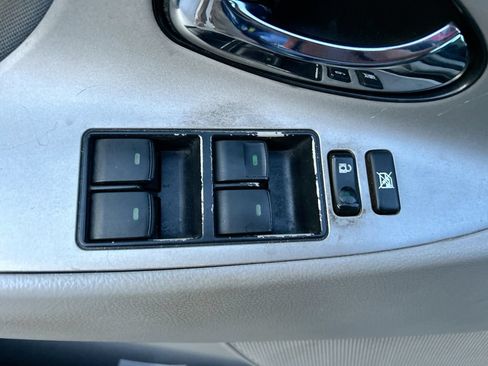 Used 2011 Toyota Camry SE w/ SE Extra-Value Pkg #1 FWD image 13