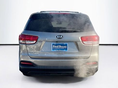 Used 2018 Kia Sorento LX image 6