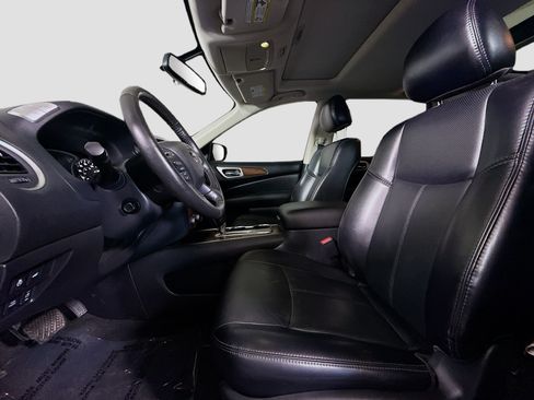 Used 2020 Nissan Pathfinder Platinum FWD image 22