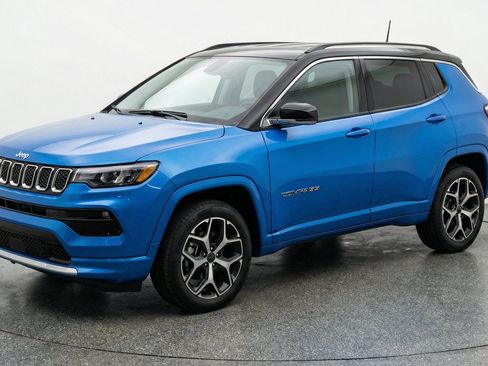 Used 2025 Jeep Compass Limited AWD/4WD image 3