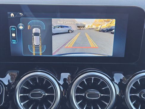 Used 2025 Mercedes-Benz GLA 250 image 17