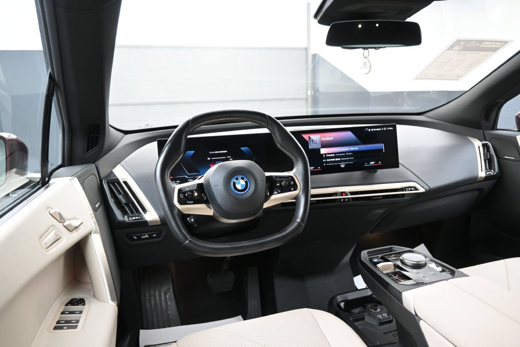 Used 2022 BMW iX xDrive50 w/ Premium Package AWD/4WD image 25