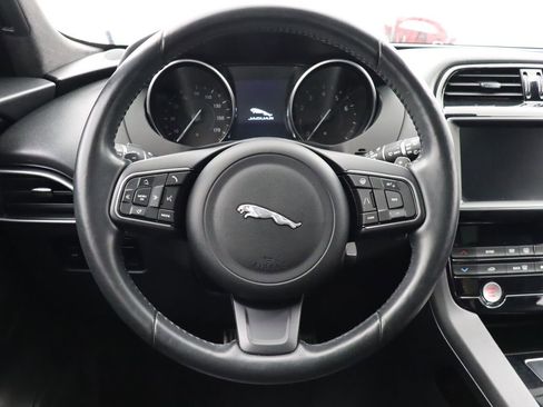 Used 2019 Jaguar F-PACE Premium AWD/4WD image 18