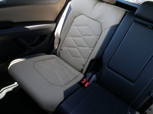 Certified 2025 Volkswagen Atlas Cross Sport SE w/ Panoramic Sunroof Package image 12