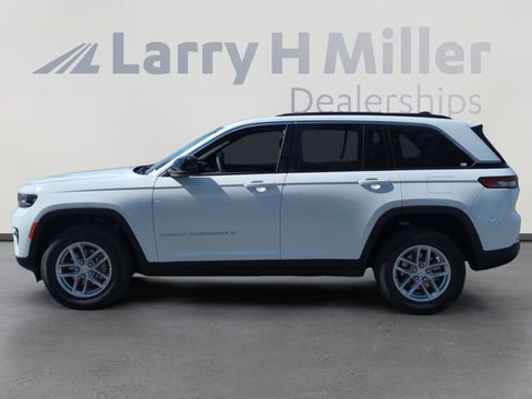 New 2026 Jeep Grand Cherokee Laredo image 2