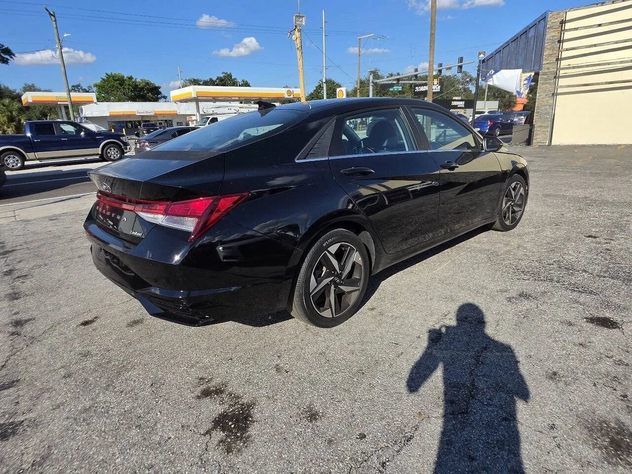 Used 2023 Hyundai Elantra Limited FWD image 4