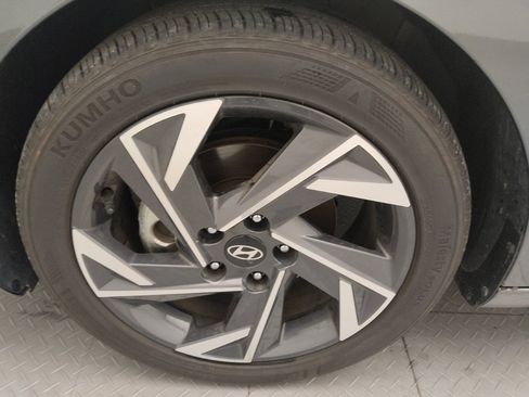 Used 2025 Hyundai Elantra Sport FWD image 31