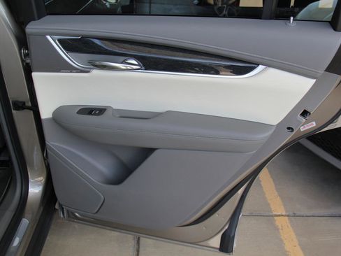 Used 2022 Cadillac XT6 Premium Luxury w/ Technology Package FWD image 30