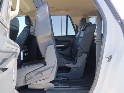 Certified 2024 Ford Expedition Max XLT image 33