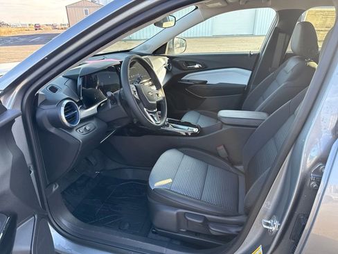 New 2025 Chevrolet Trax LT w/ LT Convenience Package image 8