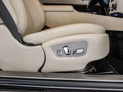 Used 2016 Rolls-Royce Wraith image 33