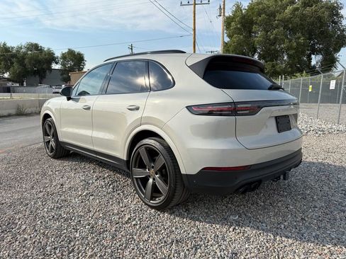 Used 2021 Porsche Cayenne image 3