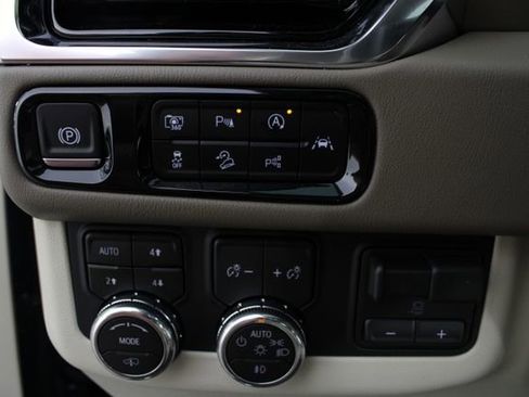 Used 2026 GMC Yukon Denali w/ Denali Reserve Package image 11