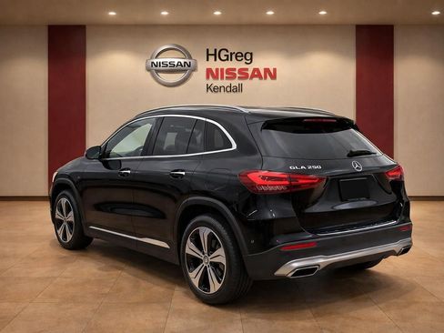 Used 2025 Mercedes-Benz GLA 250 image 2