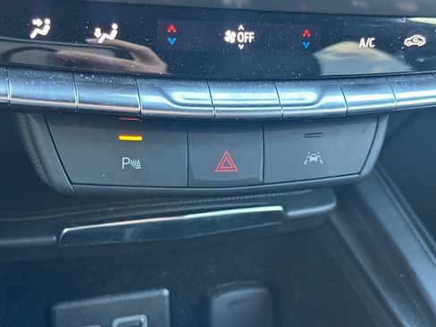 Used 2025 Cadillac XT4 Premium Luxury FWD image 29