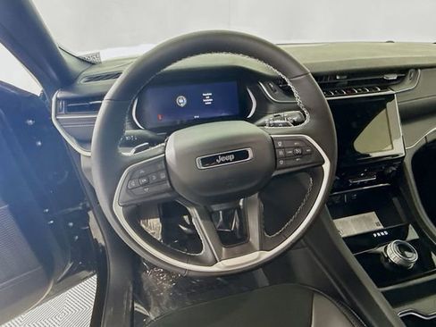 New 2025 Jeep Grand Cherokee L Altitude image 11