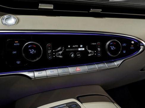 Used 2022 Genesis GV70 3.5T Sport w/ Sport Advanced Package image 25