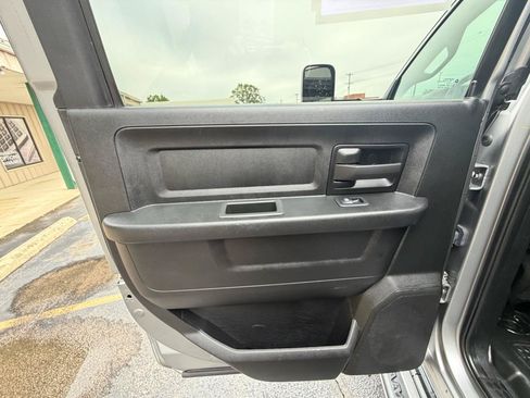 Used 2022 RAM 3500 Tradesman w/ Chrome Appearance Group AWD/4WD image 11
