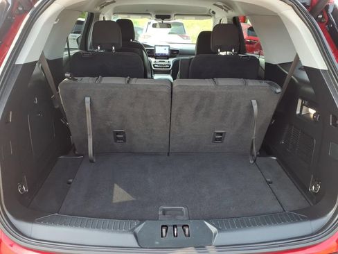 Used 2020 Ford Explorer XLT RWD image 18