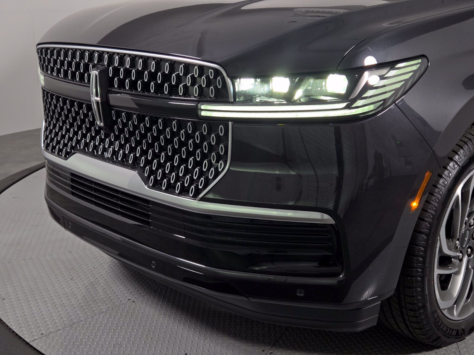 New 2027 Lincoln Navigator Premiere AWD/4WD image 10