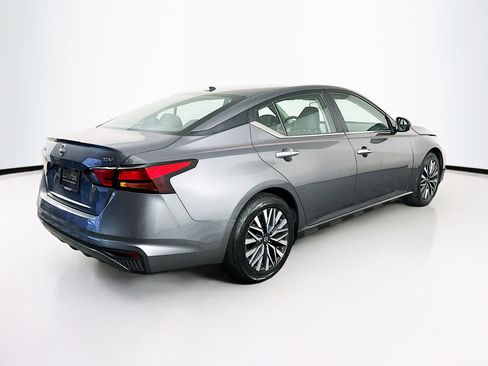 Used 2024 Nissan Altima 2.5 SV FWD image 9