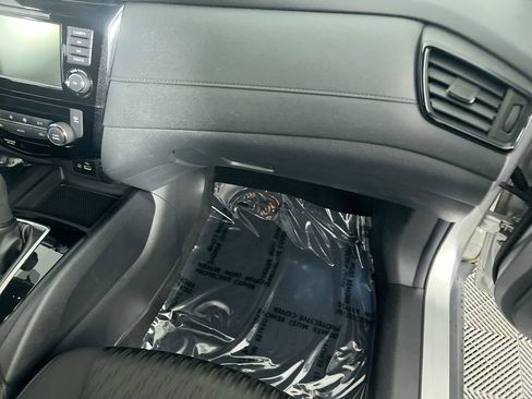 Used 2018 Nissan Rogue SV FWD image 27