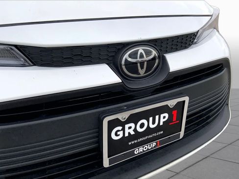 Used 2025 Toyota Corolla LE FWD image 29