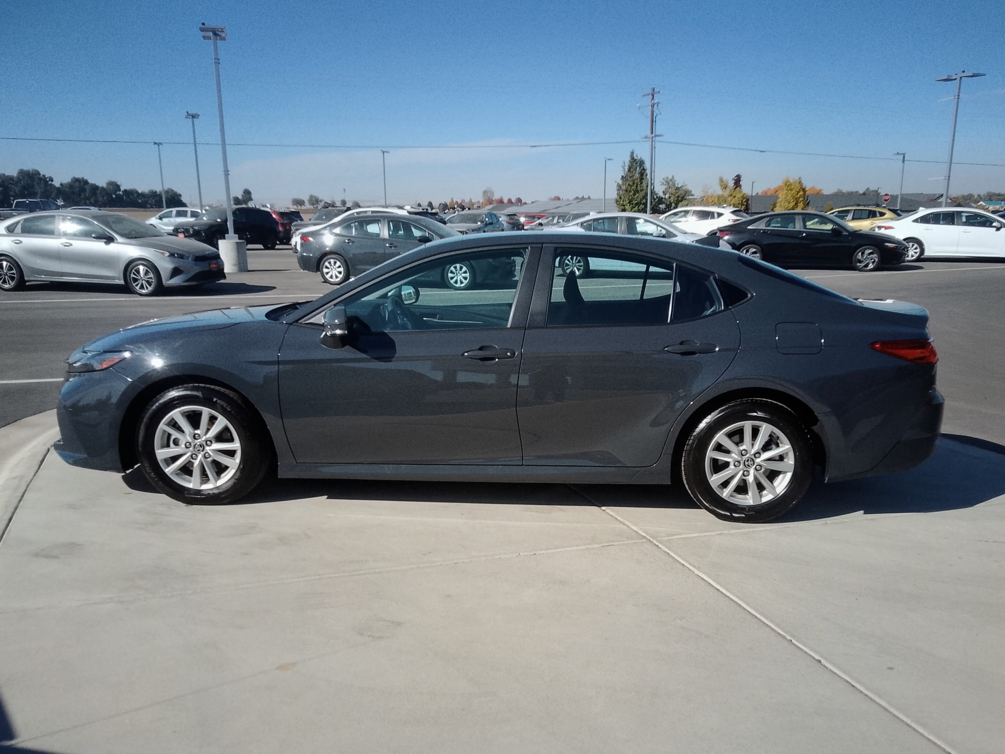 Used 2025 Toyota Camry LE FWD image 6