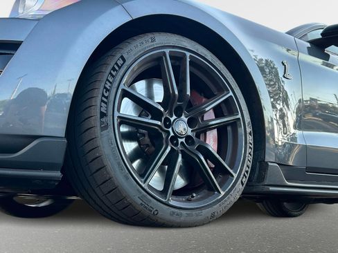 Used 2021 Ford Mustang Shelby GT500 w/ Technology Package RWD image 9