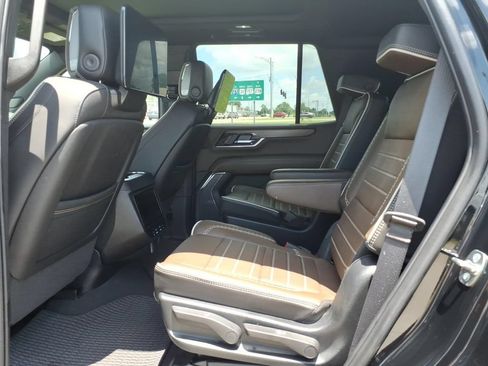 Used 2025 GMC Yukon Denali Ultimate AWD/4WD image 19