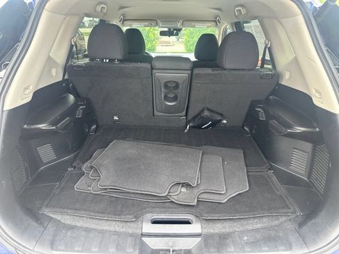 Used 2020 Nissan Rogue SV FWD image 34