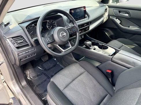 Used 2024 Nissan Rogue SV FWD image 9