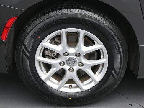 Used 2023 Chrysler Pacifica Touring-L FWD image 34