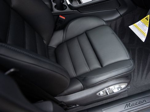 New 2026 Porsche Macan image 35