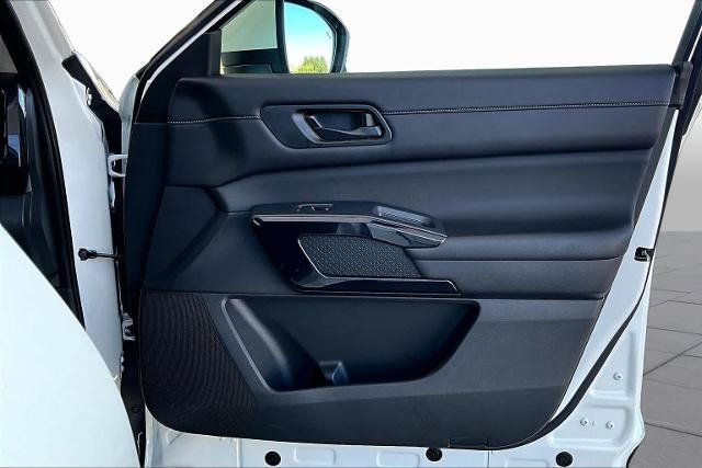 Certified 2024 Nissan Pathfinder SV FWD image 22