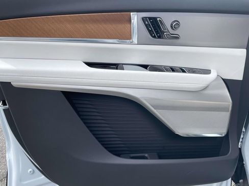 New 2026 Cadillac Vistiq Sport image 15