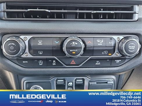 New 2025 Jeep Gladiator Sport image 23